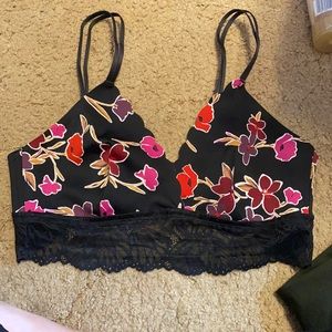 Women’s floral print scallop bralette.